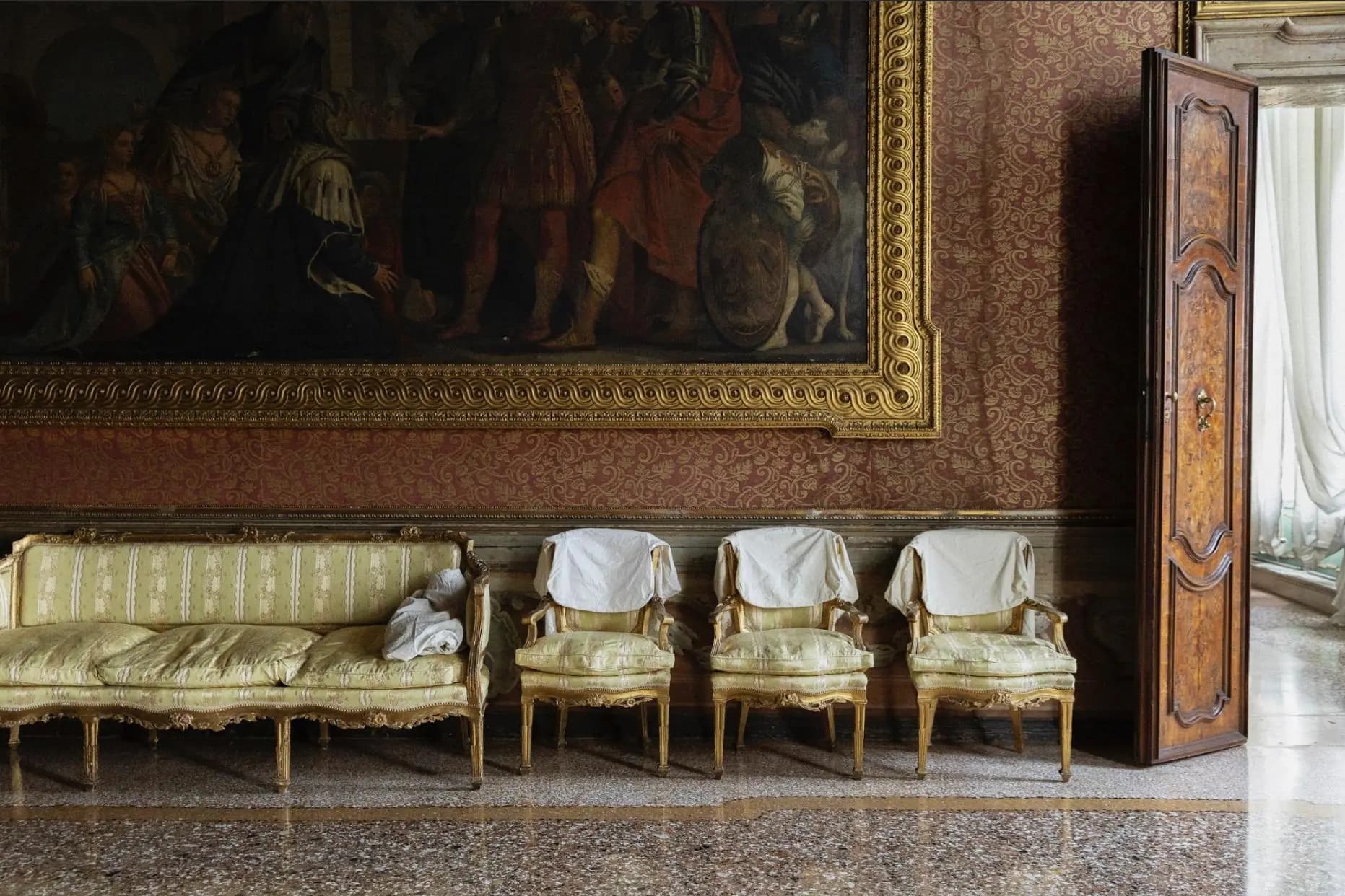 modaevleri neden sanata yatirim yapiyor Courtesy of Dries Van Noten