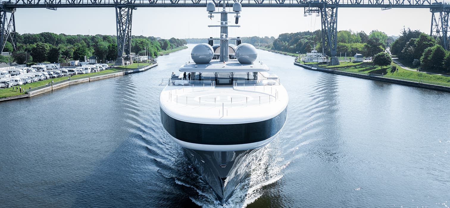 A Floating Marc Newson Masterpiece: LĂŒrssen NAUSICAĂ