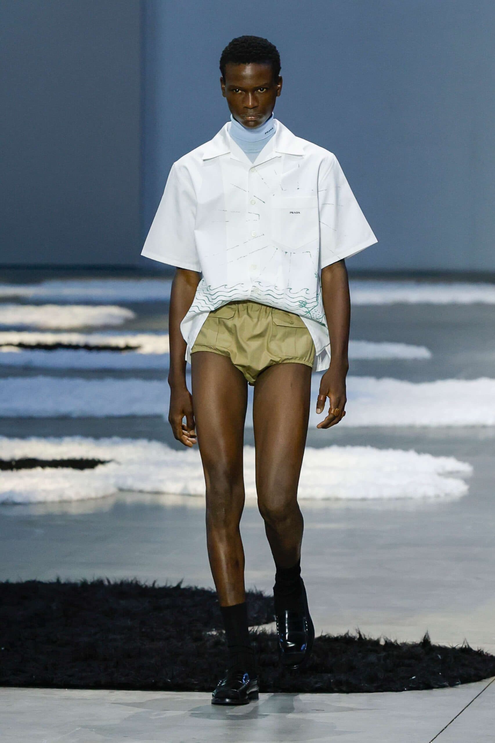 ikbahar yaz 2026 sort modelleri Prada Mens SS26 1
