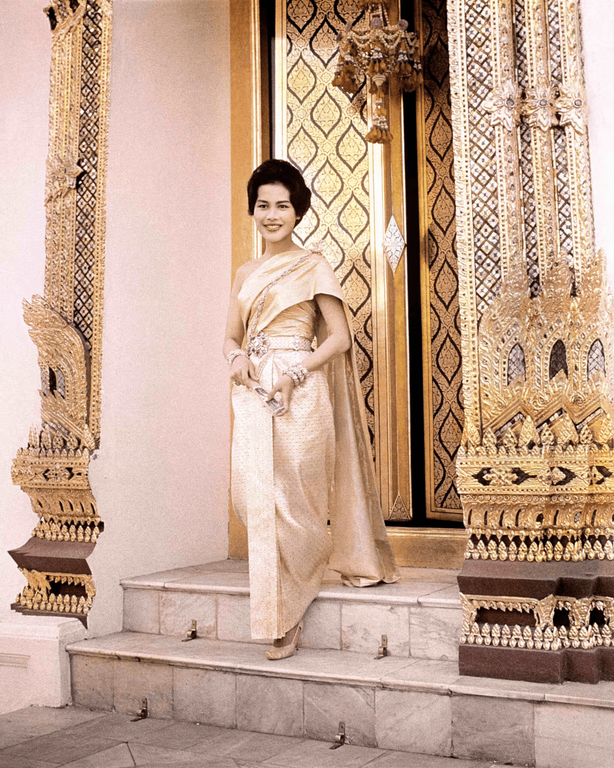 La Mode en majesté: Thai Royal Fashion in Paris