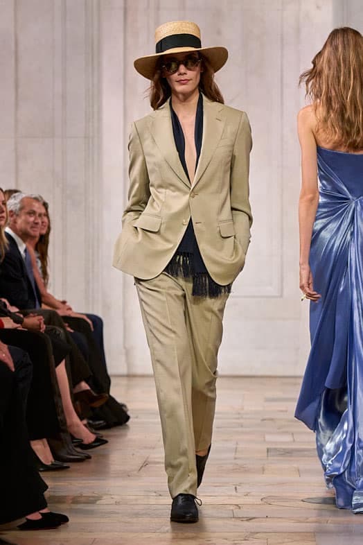 0910 Runway Lp C03 Look 12