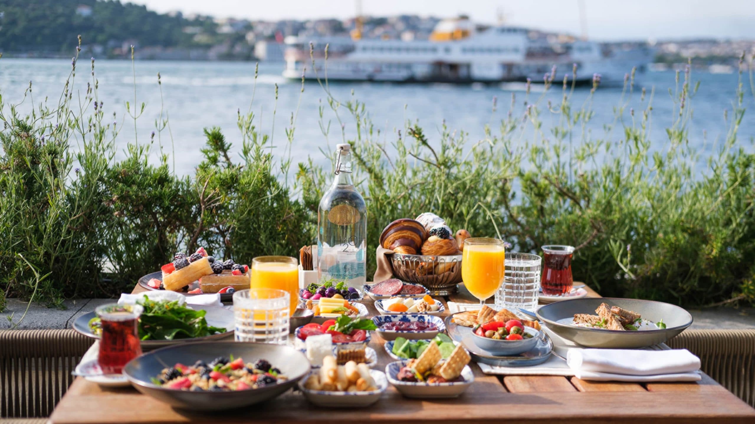 Four Seasons İstanbul Cay Saati
