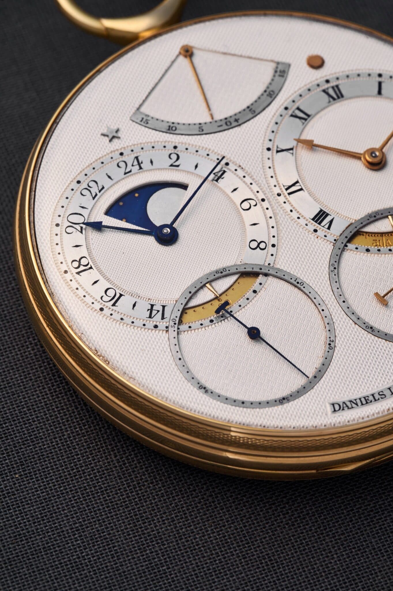 George Daniels Spacetraveller İ Dial Compressed