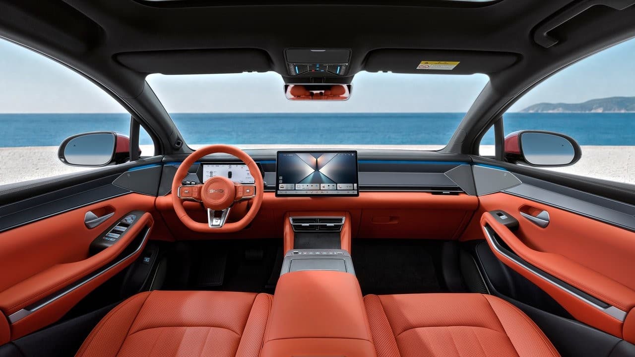 Byd Atto 8