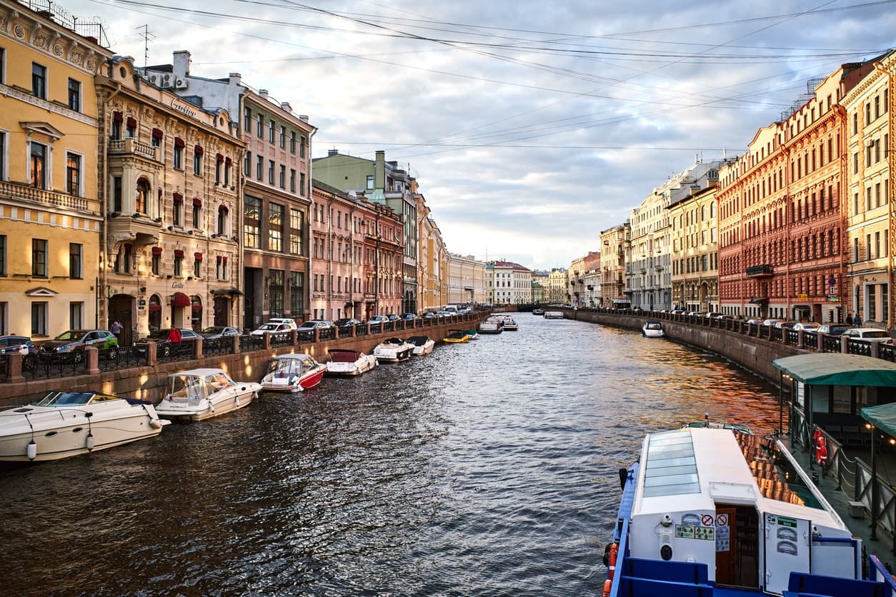 st petersburg gezi rehberi ferry 1