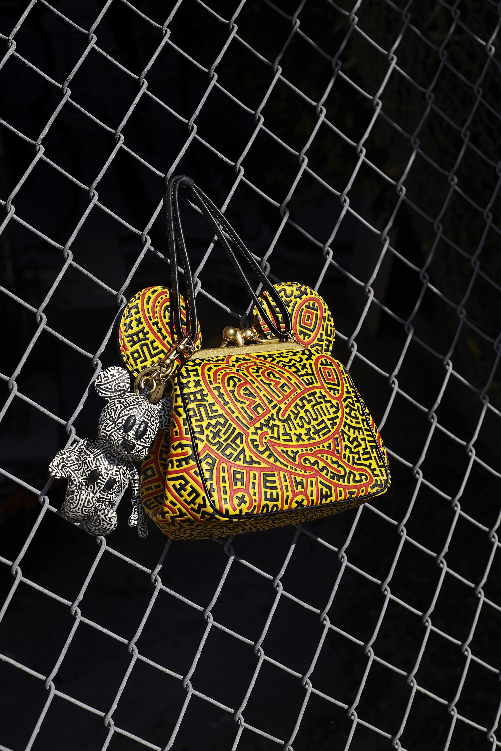 Keith Haring, Mickey Mouse ile New York’ta Bir Araya Gelirse… Keith Haring, Mickey Mouse Ile New York’ta Bir Araya Gelirse…