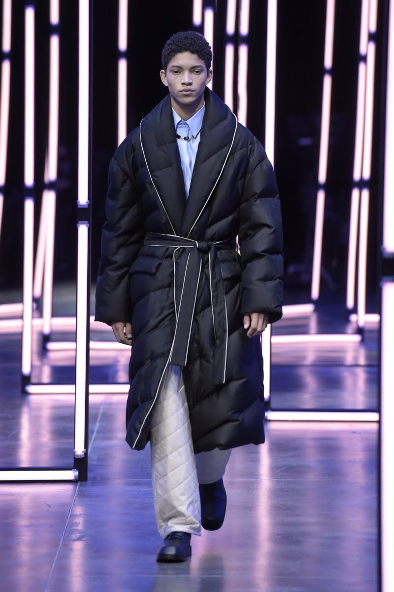 Second Round in the Digital Fashion Shows Bu Görsel Boş Bir Alt Niteliğe Sahip; Dosya Adı 00029-Fendi-Menswear-Fall-21-800X1200.Jpg