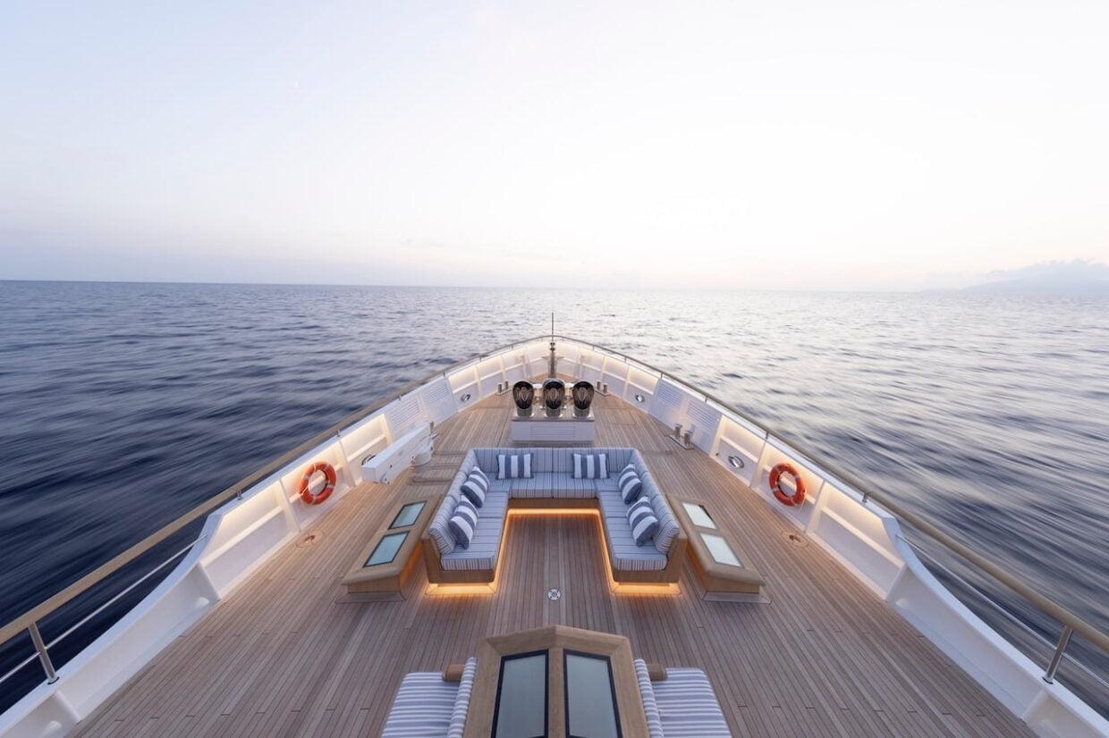 The Most Elegant Explorer Bu Görsel Boş Bir Alt Niteliğe Sahip; Dosya Adı Foredeck-©Guillaume-Plisson-For-Turquoise-Yachts-1-1240X826.Jpeg