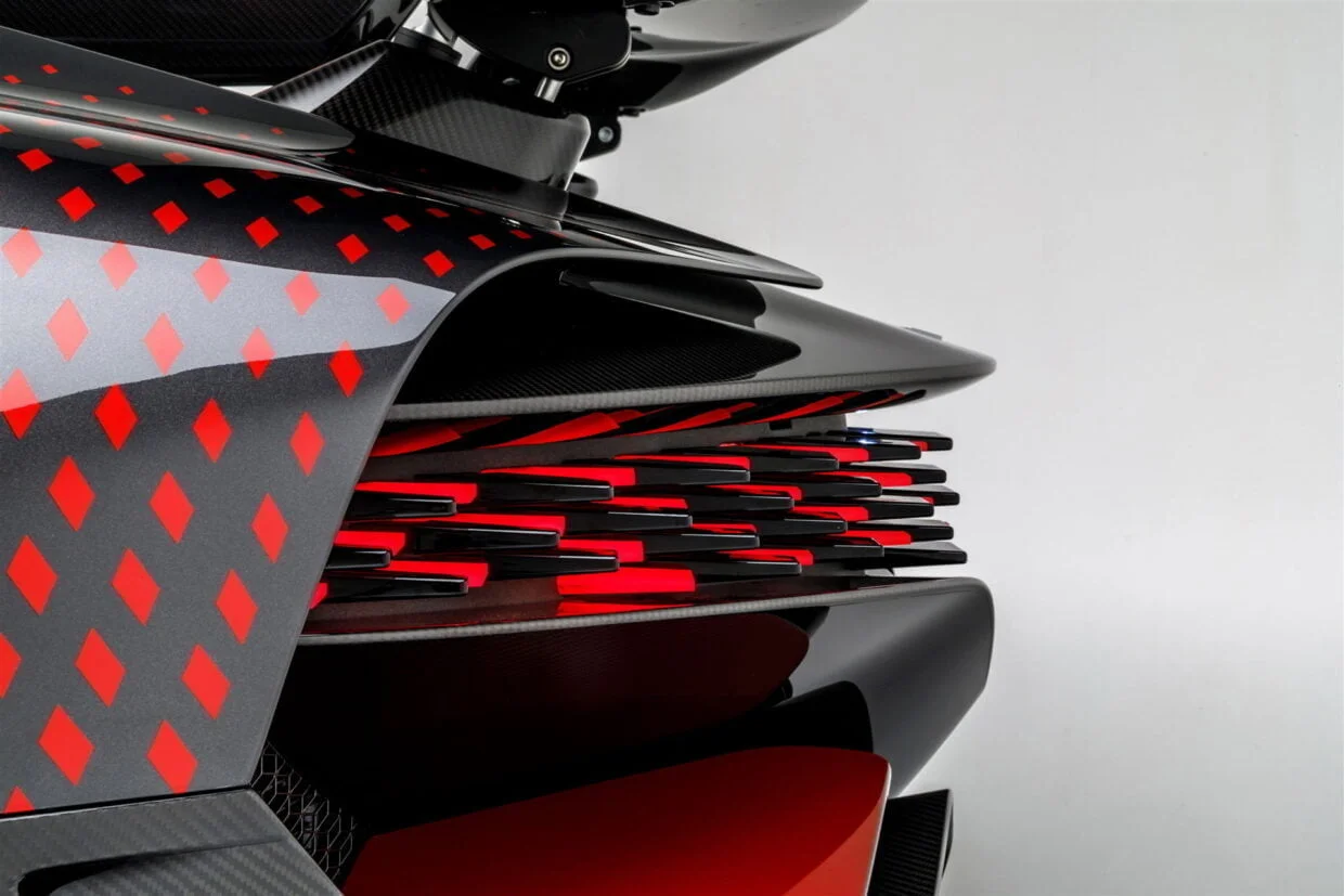 Benzersiz Uğur Böceği: Bugatti Divo Benzersiz Uğur Böceği: Bugatti Divo