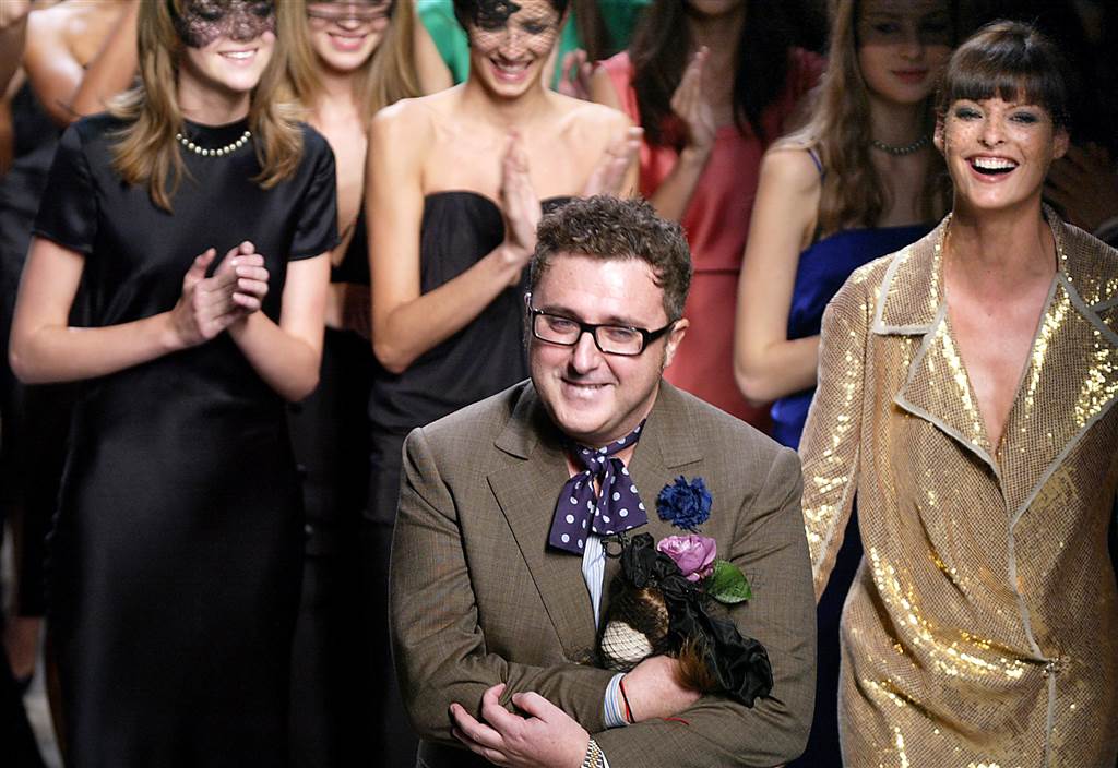 Sevgi Dolu Modacı Alber Elbaz’ın Erken Vedası… Sevgi Dolu Modacı Alber Elbaz’ın Erken Vedası…