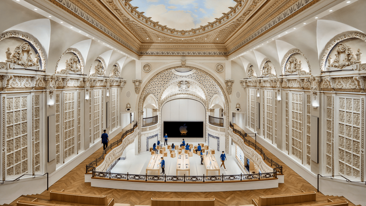 Apple’s Historic Theatre with New Technology Apple’s Historic Theatre with New Technology