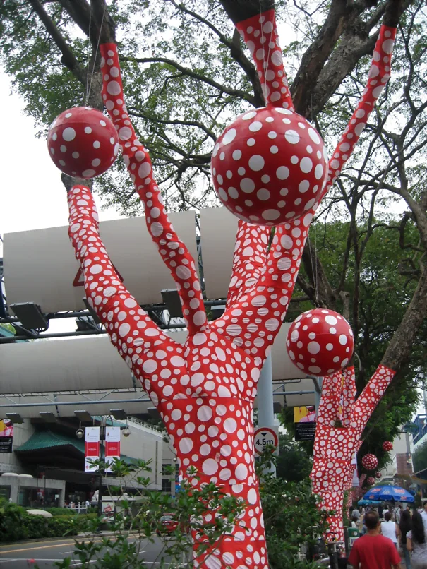 Yayoi Kusama: Bir Retrospektif Yayoi Kusama: Bir Retrospektif