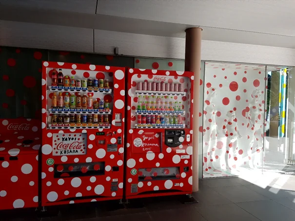 Yayoi Kusama: Bir Retrospektif Yayoi Kusama: Bir Retrospektif