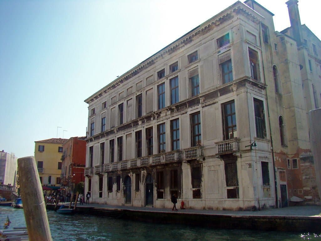 Kapoor Effect in Venice Kapoor Effect in Venice