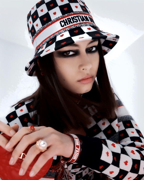 Dior Visits “Alice in Wonderland” for Fall-Winter 2021 Capsule Collection Dior Visits “Alice In Wonderland” For Fall-Winter 2021 Capsule Collection