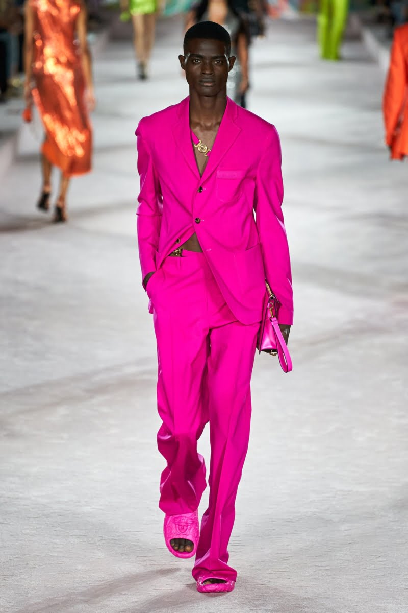A Versace Fashion Show for Z Generation A Versace Fashion Show For Z Generation