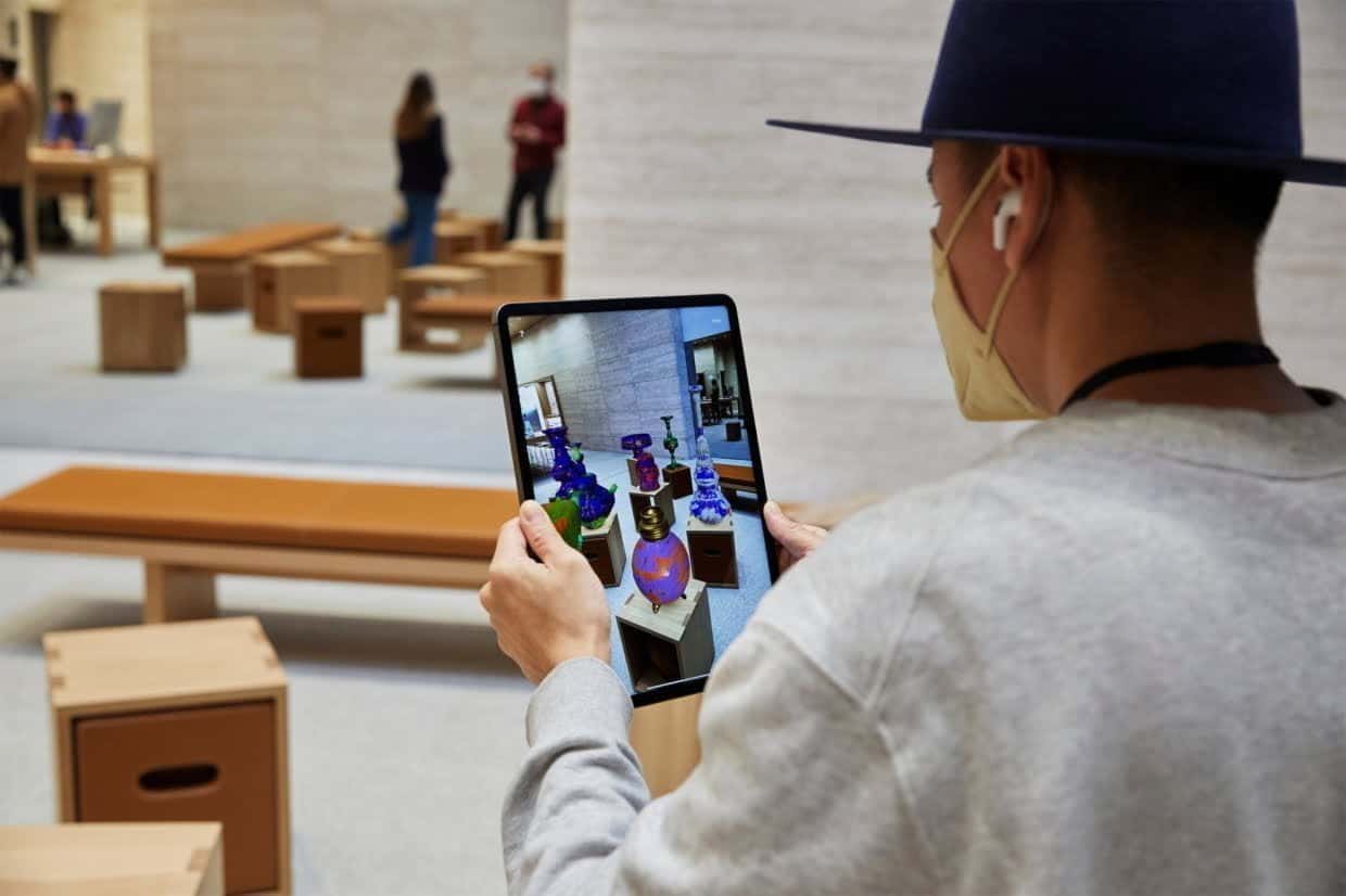 Bağdat Caddesi’nde Sanatla İç İçe Bir Apple Mağazası Bağdat Caddesi’nde Sanatla İç İçe Bir Apple Mağazası