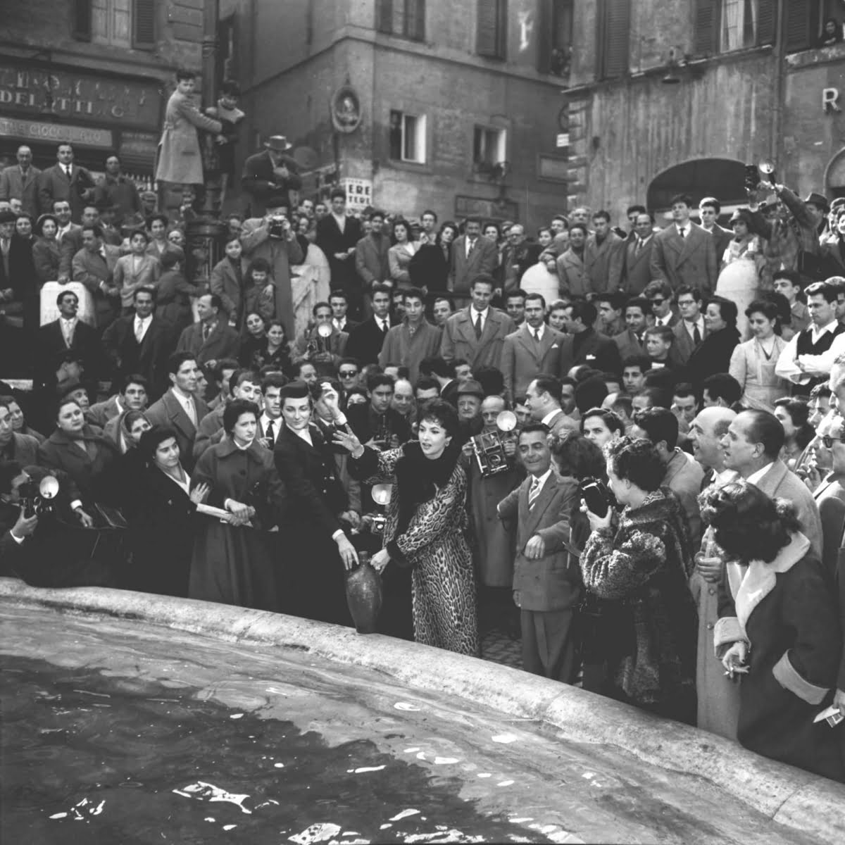 Çekiyorum, Çek-Tim: Bir Paparazzi Sergisi
