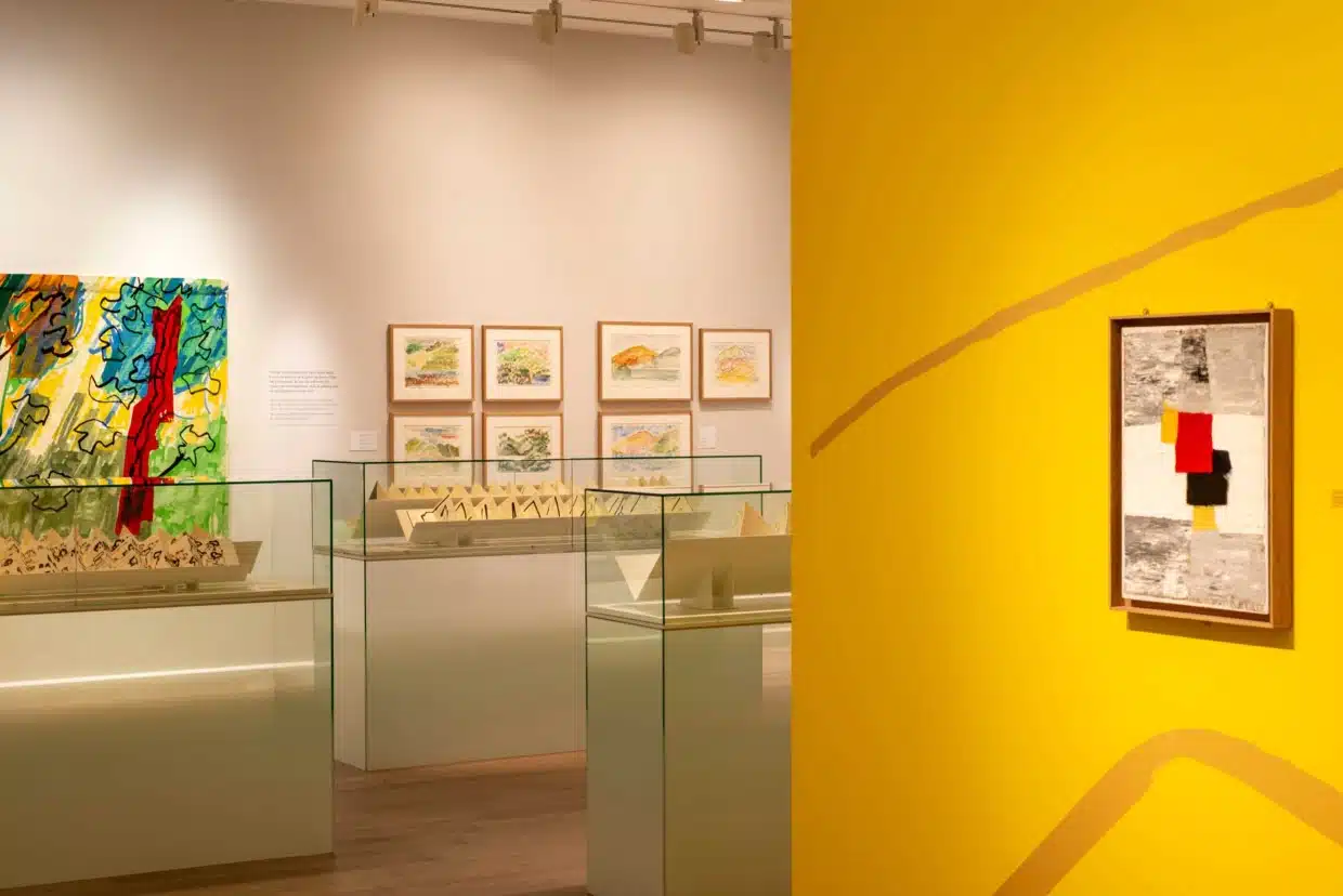Çok Yönlü Bir Sanatçı: Etel Adnan Çok Yönlü Bir Sanatçı: Etel Adnan
