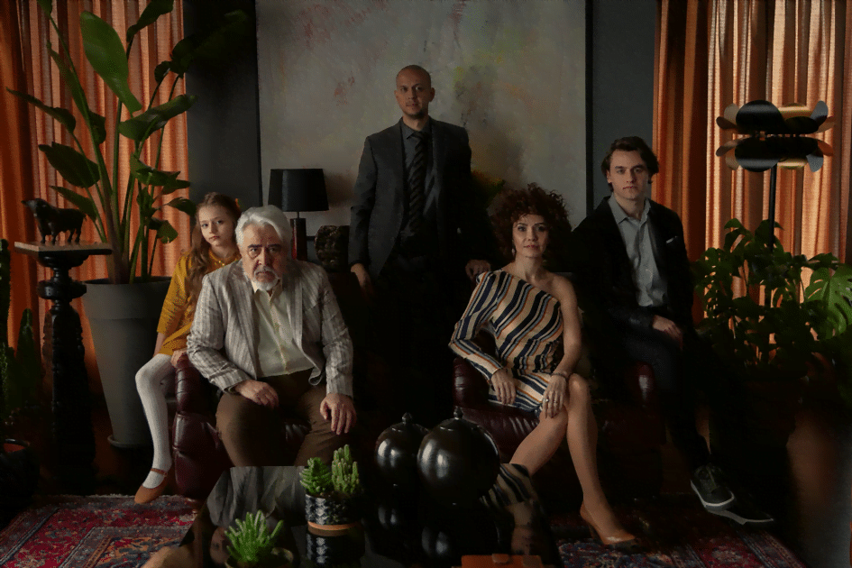 Uysal Ailesine Hoş Geldiniz: Netflix’in Yeni Dizisi “Uysallar” Uysal Ailesine Hoş Geldiniz: Netflix’in Yeni Dizisi “Uysallar”