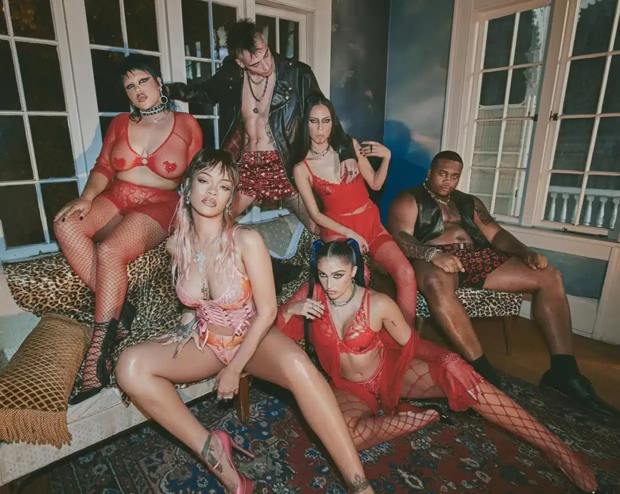 Victoria's Secret Angels on Kim Kardashian's Shoulders Victoria'S Secret Angels On Kim Kardashian'S Shoulders