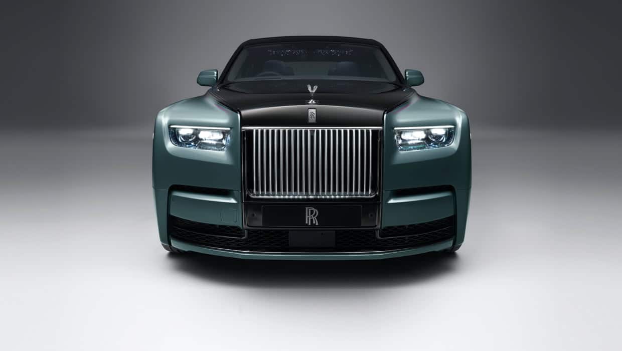 A New Expression: Rolls-Royce Phantom A New Expression: Rolls-Royce Phantom