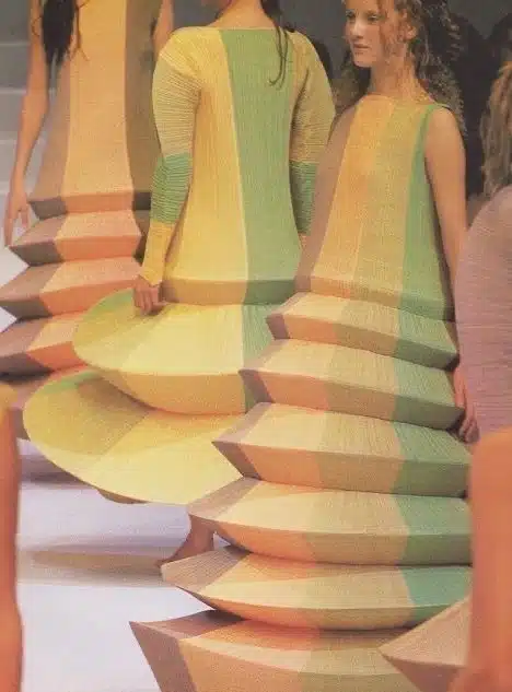 Efsanevi Japon Tasarımcı Issey Miyake’nin Ardından… Efsanevi Japon Tasarımcı Issey Miyake’nin Ardından…