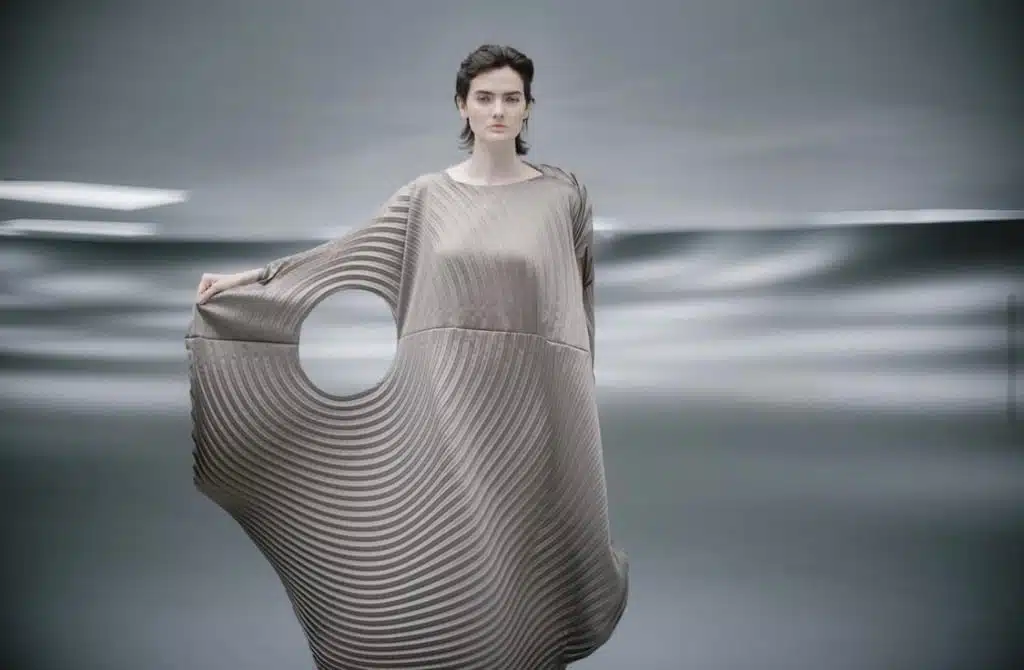 Efsanevi Japon Tasarımcı Issey Miyake’nin Ardından… Efsanevi Japon Tasarımcı Issey Miyake’nin Ardından…