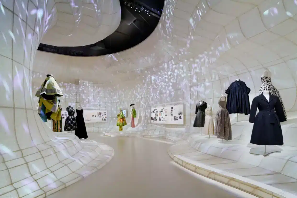 Dior Japonya’da Tarihini Sergiliyor Dior Japonya’da Tarihini Sergiliyor