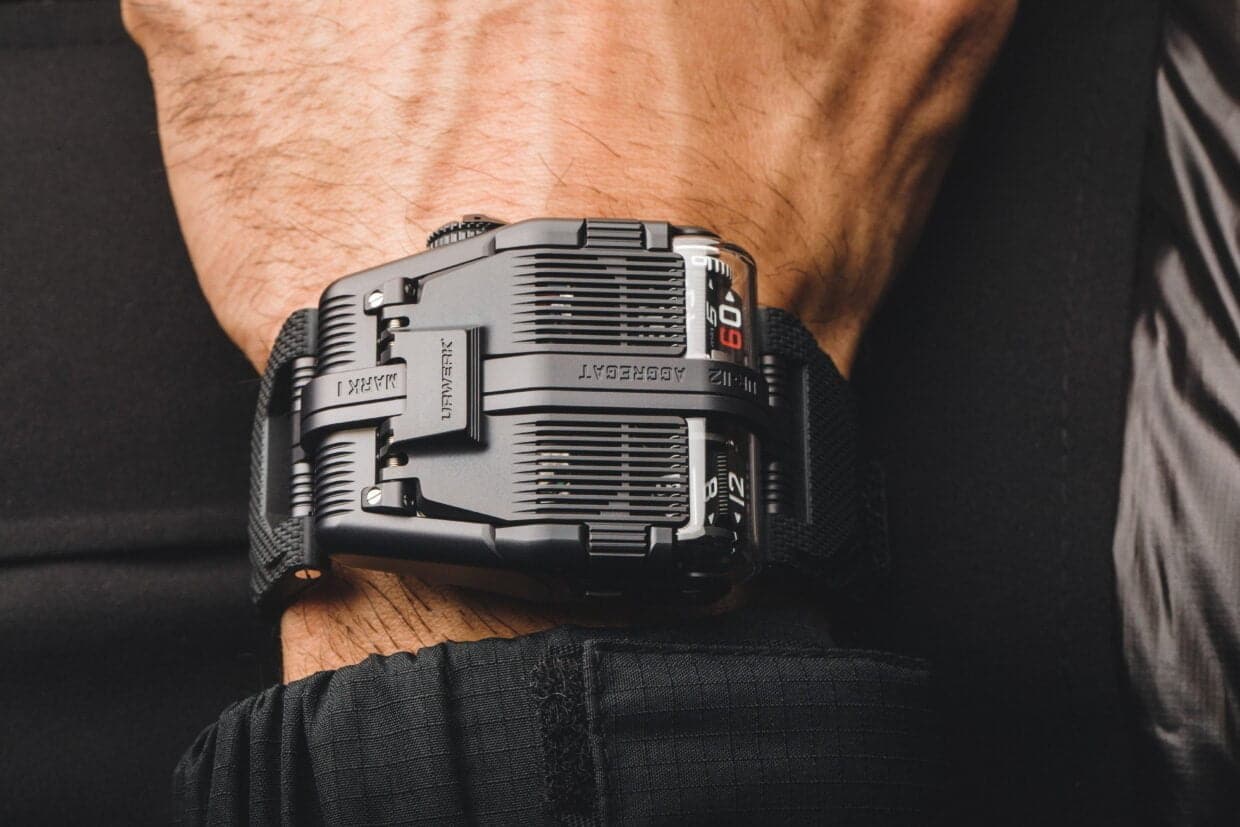Karanlık Tarafa Geçmek: Urwerk UR-112 Back to Black Karanlık Tarafa Geçmek: Urwerk Ur-112 Back To Black