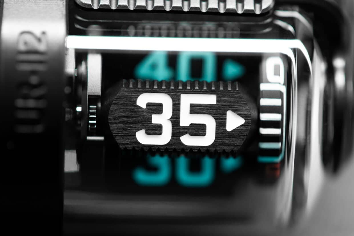Karanlık Tarafa Geçmek: Urwerk UR-112 Back to Black Karanlık Tarafa Geçmek: Urwerk Ur-112 Back To Black