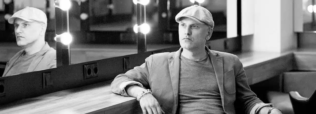 Yönetmen Serdar Biliş’le “Saatleri Ayarlama Enstitüsü” Oyunu Üzerine Yönetmen Serdar Biliş’le “Saatleri Ayarlama Enstitüsü” Oyunu Üzerine