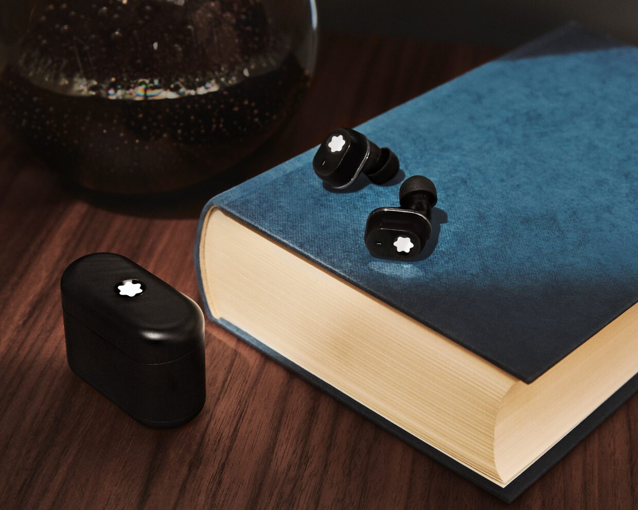 Sesi Zirveye Çıkarmak: Montblanc’ın İlk Kulak İçi Kulaklığı Sesi Zirveye Çıkarmak: Montblanc’ın İlk Kulak İçi Kulaklığı