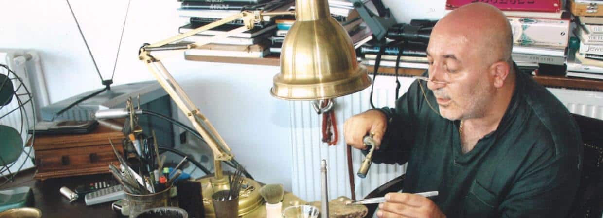 Zamanda İz Bırakan Bir Usta: Avedis Kendir Zamanda İz Bırakan Bir Usta: Avedis Kendir