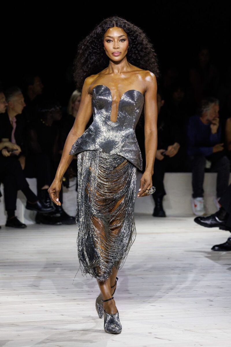 Saatolog Picks: Paris Moda Haftası'nın En İyi Görünümleri Saatolog Picks: Paris Moda Haftası'Nın En İyi Görünümleri
