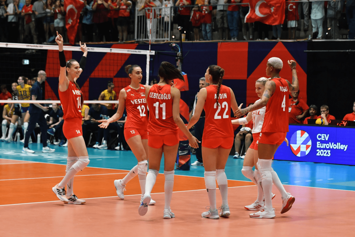 Turkey’s Women’s Volleyball Team at the Top Turkey’s Women’s Volleyball Team At The Top