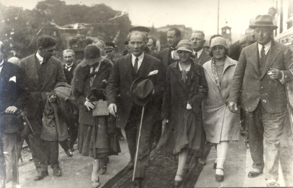 Atatürk’ün Yolumuza Işık Tutan Sözleri Atatürk’ün Yolumuza Işık Tutan Sözleri