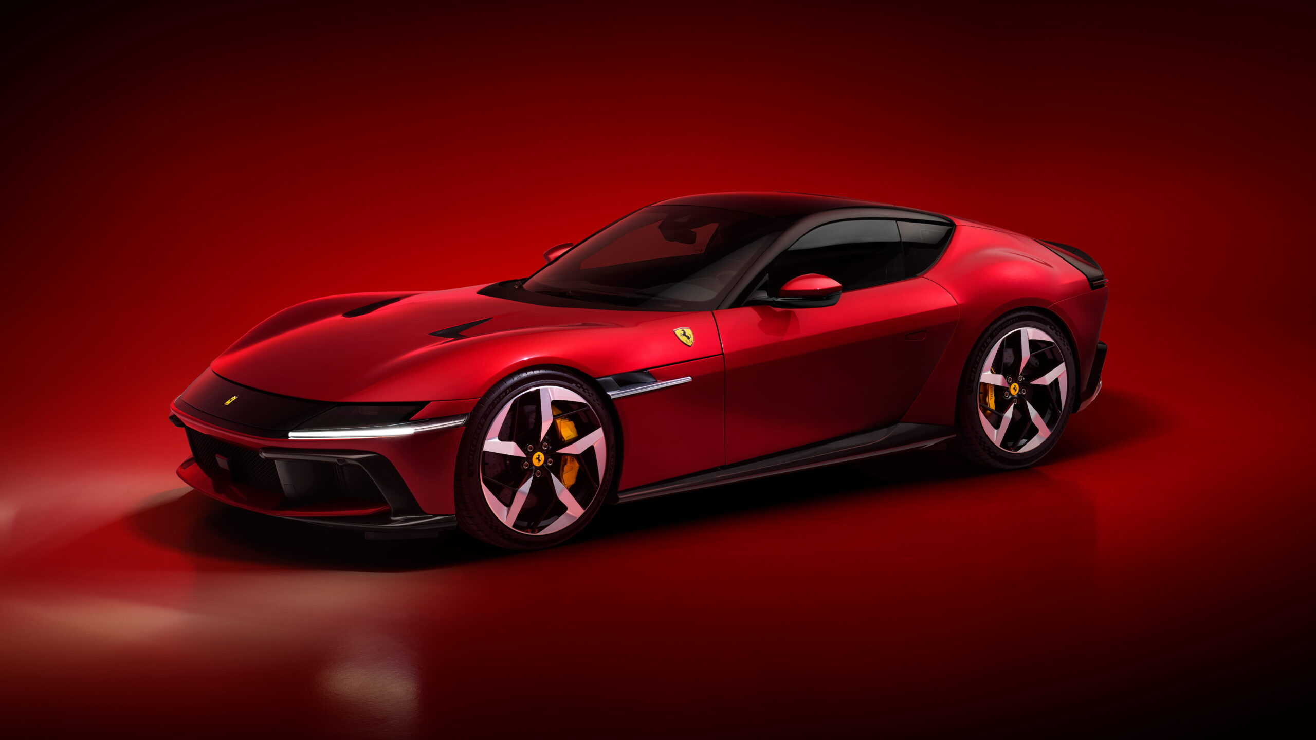 Ferrari 12Cilindri: Elektriklilere inat V12! Ferrari 12Cilindri: Elektriklilere Inat V12!