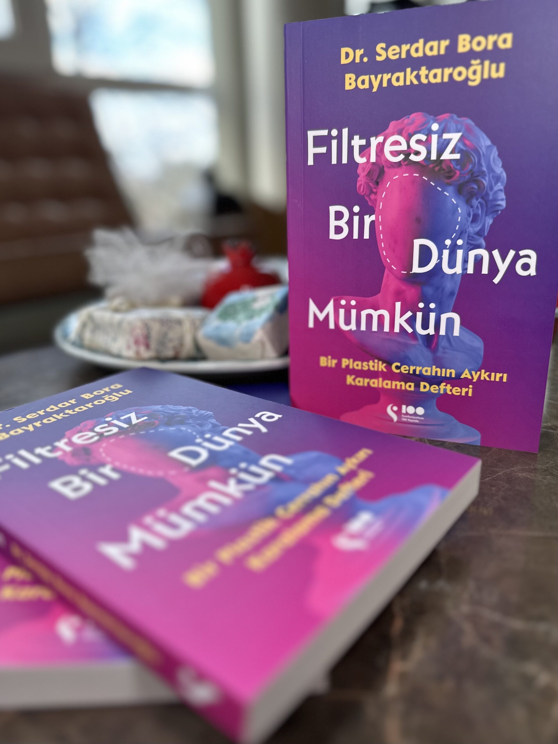 Serdar Bora Bayraktaroğlu: Güzellik Sağlıklı Bir Ciltle Başlıyor Serdar Bora Bayraktaroğlu: Güzellik Sağlıklı Bir Ciltle Başlıyor