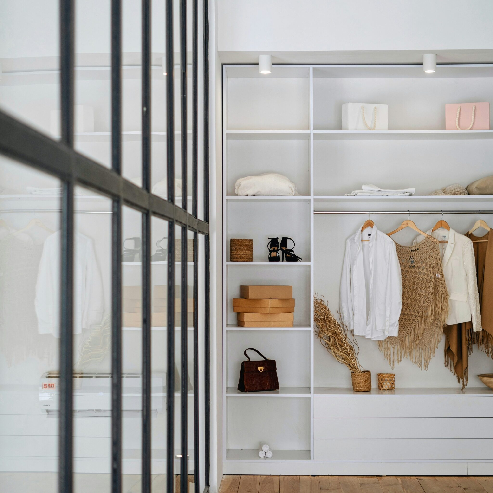 Original and Minimalist: How to Create a Capsule Wardrobe Original And Minimalist: How To Create A Capsule Wardrobe