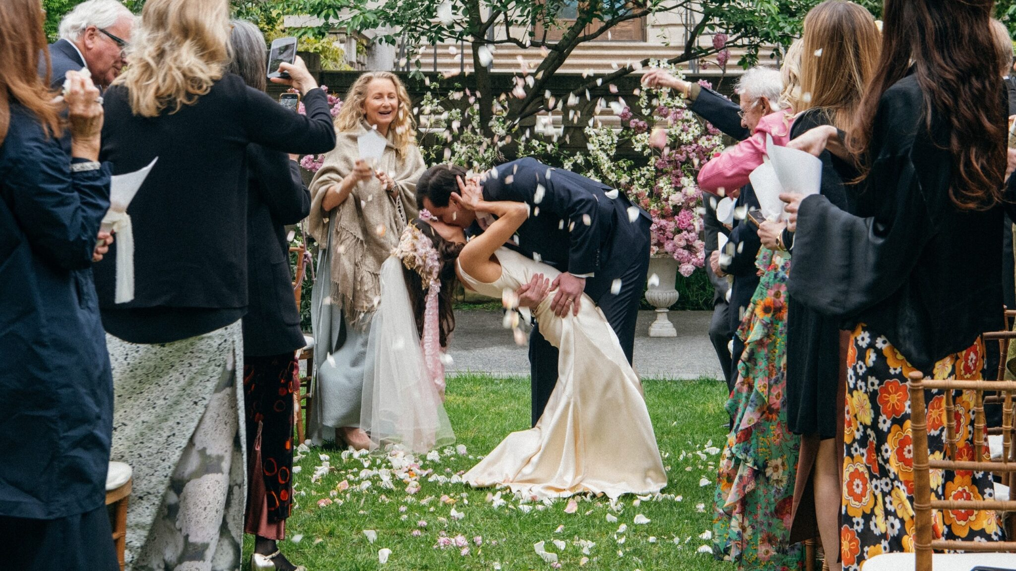 How to Choose the Details That Complement Your Wedding Dress? How To Choose The Details That Complement Your Wedding Dress?
