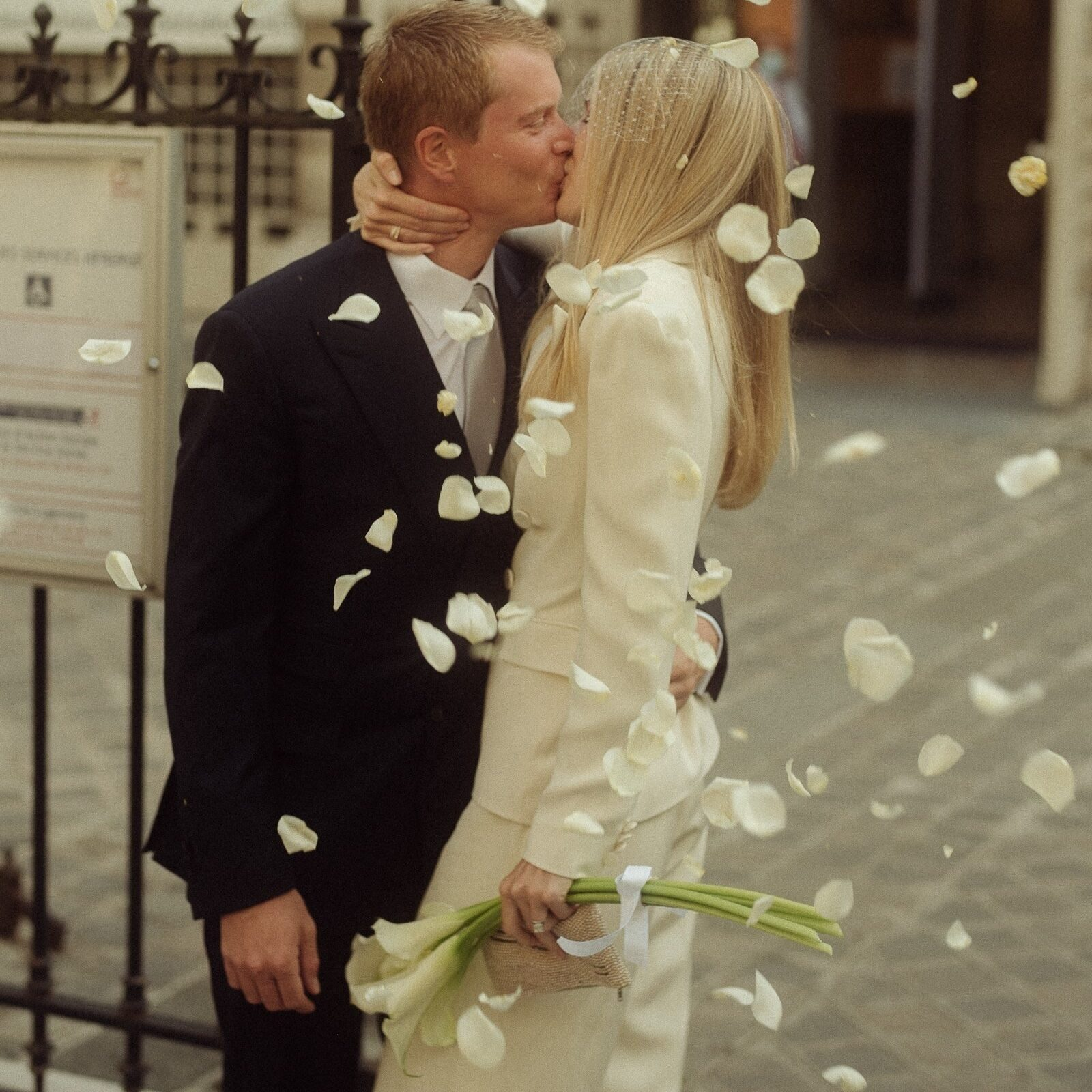 How to Choose the Details That Complement Your Wedding Dress? How To Choose The Details That Complement Your Wedding Dress?