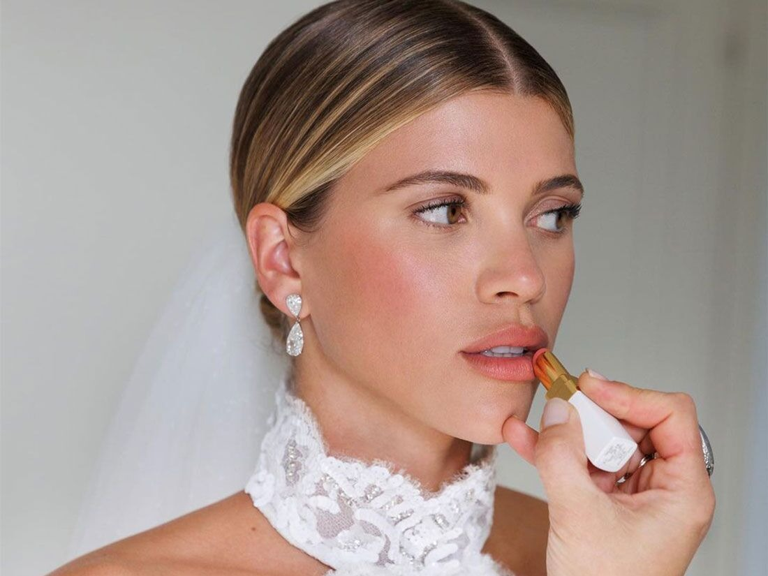 How to Choose the Details That Complement Your Wedding Dress? How To Choose The Details That Complement Your Wedding Dress?