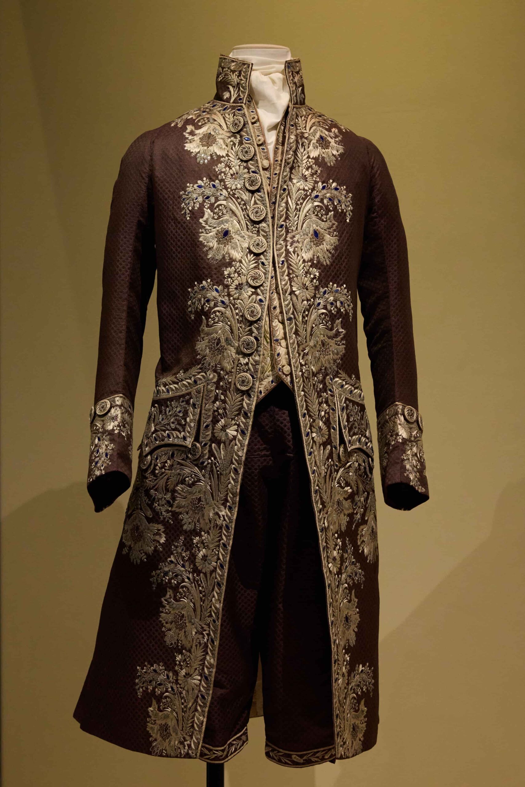 French Elegance Shines in Hong Kong: Fashion and Jewelry from 1770-1910 French Elegance Shines In Hong Kong: Fashion And Jewelry From 1770-1910