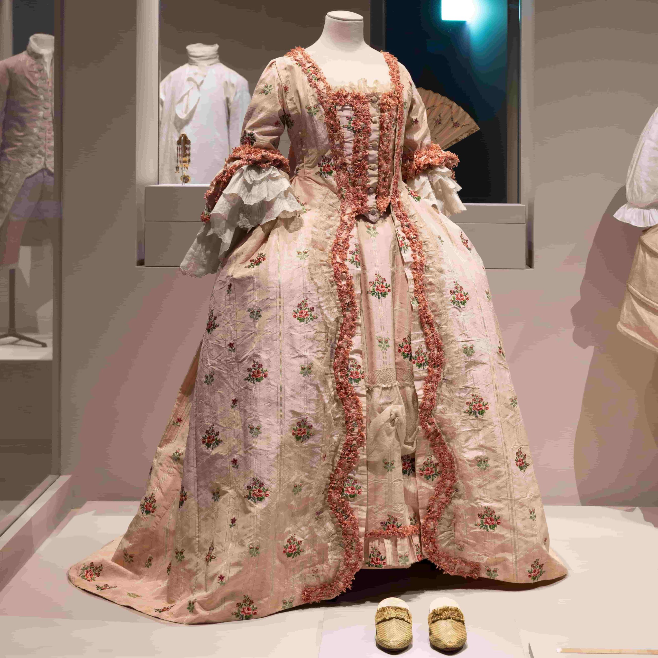 French Elegance Shines in Hong Kong: Fashion and Jewelry from 1770-1910 French Elegance Shines In Hong Kong: Fashion And Jewelry From 1770-1910