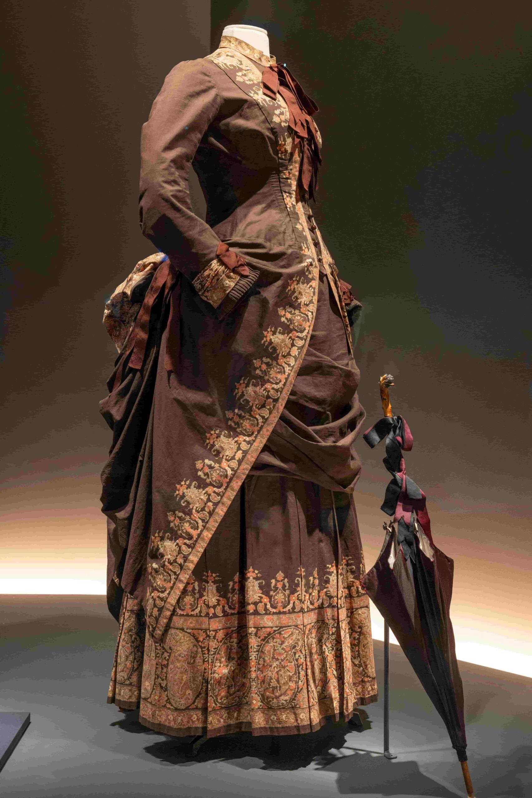French Elegance Shines in Hong Kong: Fashion and Jewelry from 1770-1910 French Elegance Shines In Hong Kong: Fashion And Jewelry From 1770-1910