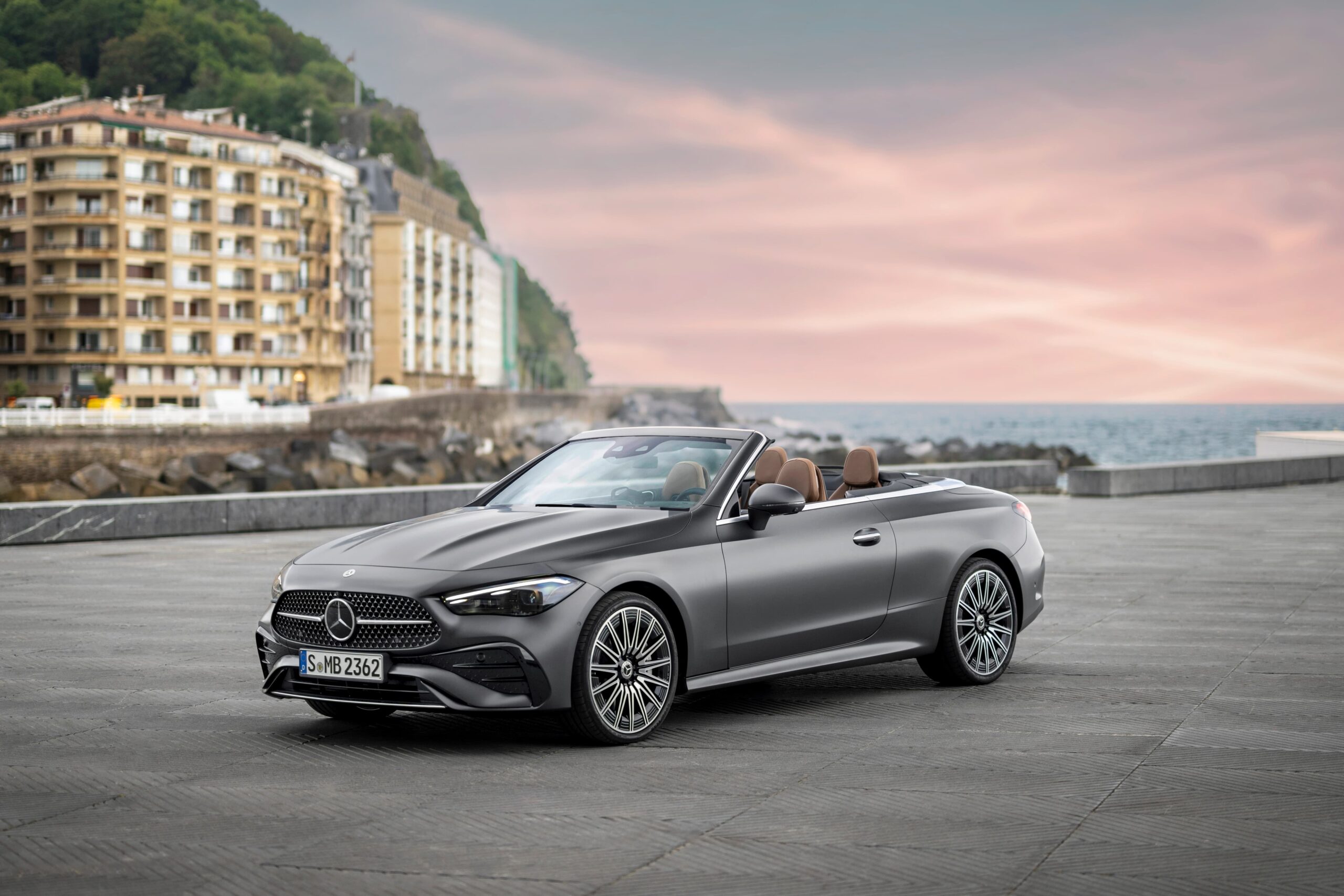 Sürüş Keyfinde Zirve: A'dan Z'ye Cabrio Otomobiller Sürüş Keyfinde Zirve: A'Dan Z'Ye Cabrio Otomobiller