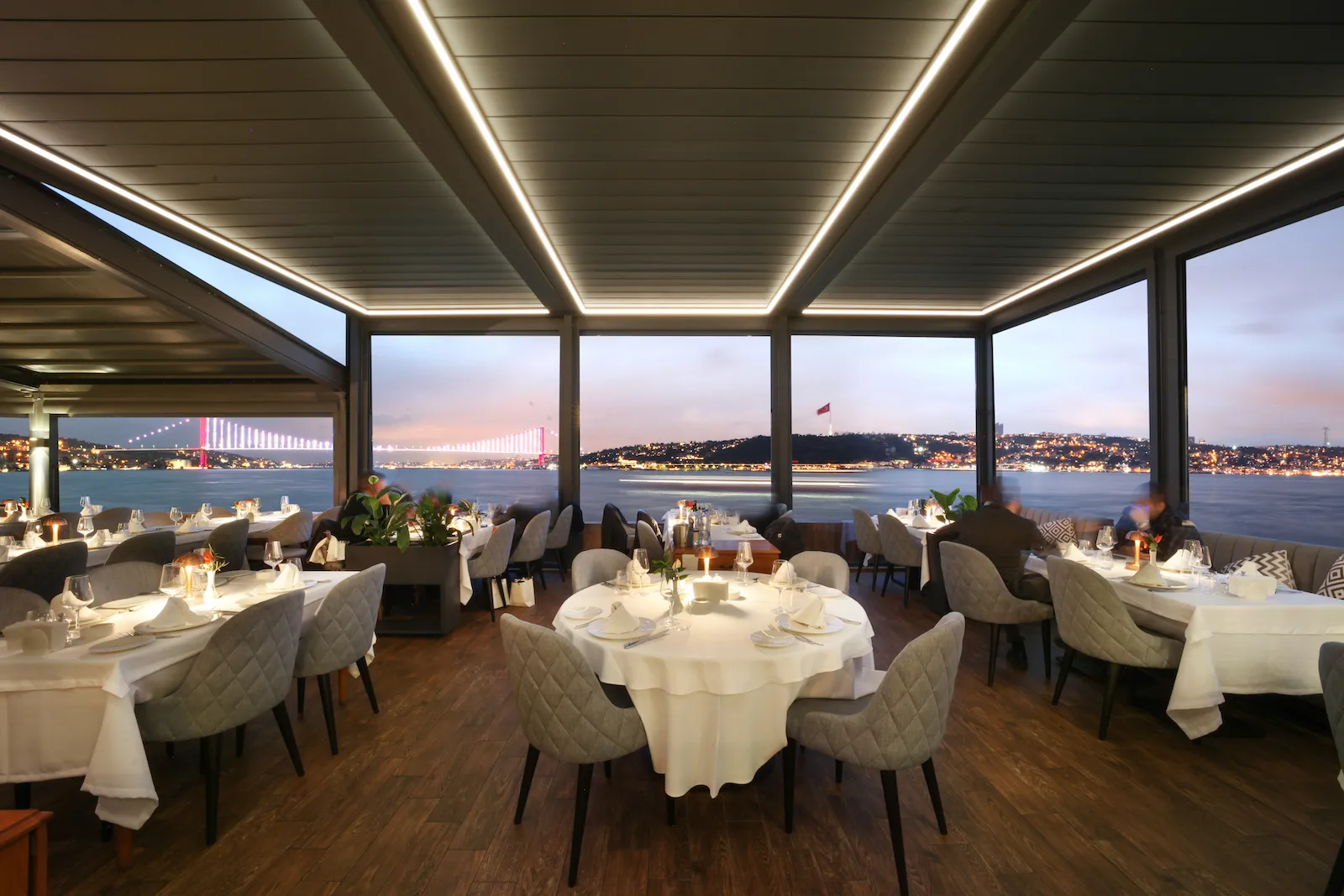 İstanbul’un Deniz Manzaralı 16 Restoranı İstanbul’un Deniz Manzaralı 16 Restoranı