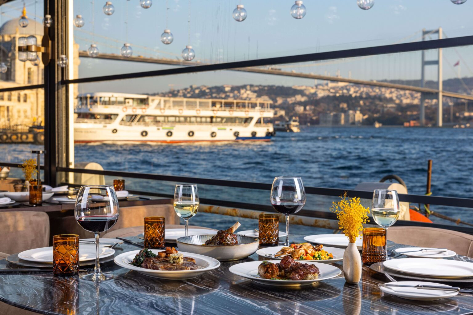 İstanbul’un Deniz Manzaralı 16 Restoranı İstanbul’un Deniz Manzaralı 16 Restoranı