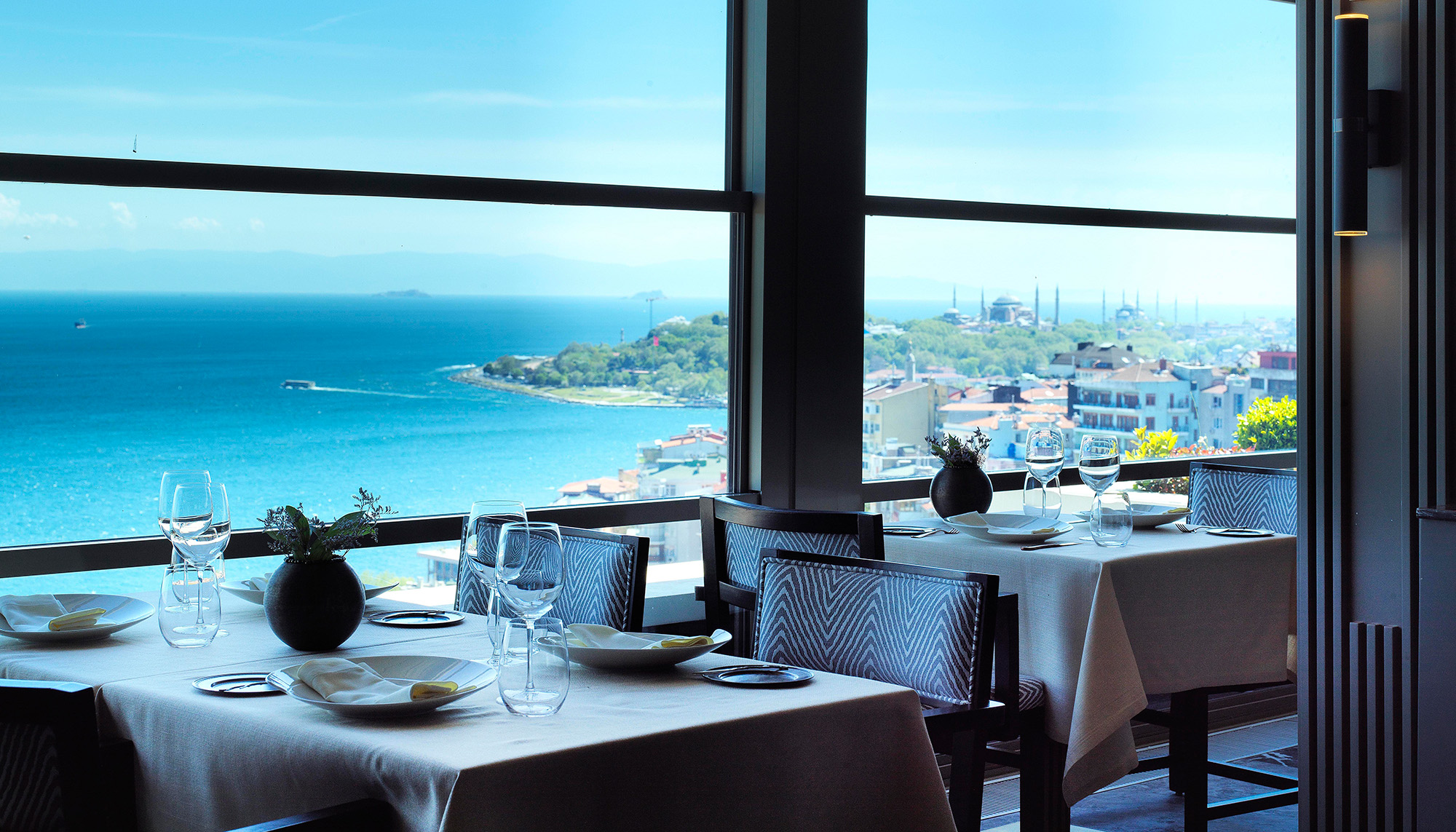 İstanbul’un Deniz Manzaralı 16 Restoranı İstanbul’un Deniz Manzaralı 16 Restoranı